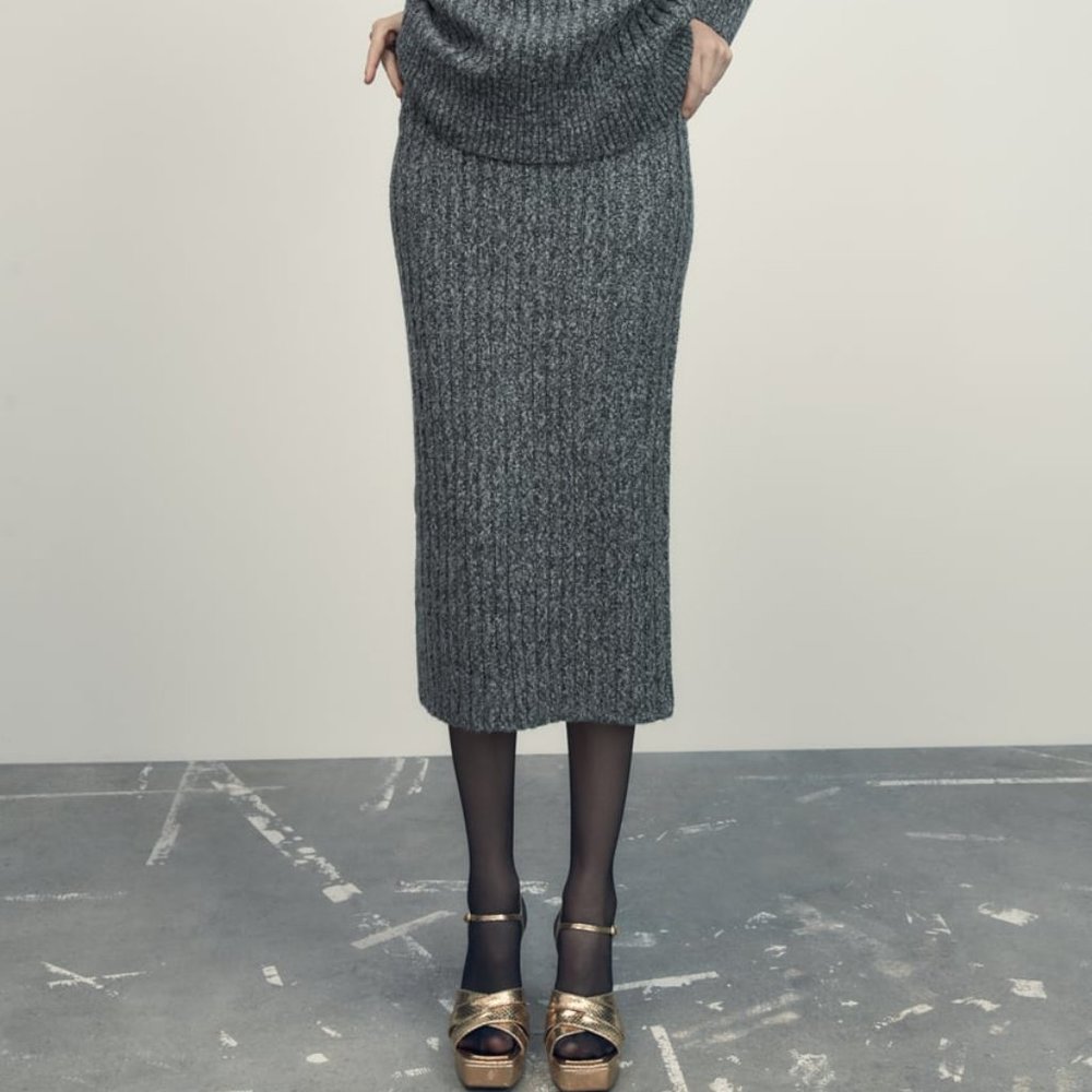 NWT GRAY RIBBED KNIT MIDI PENCIL SKIRT